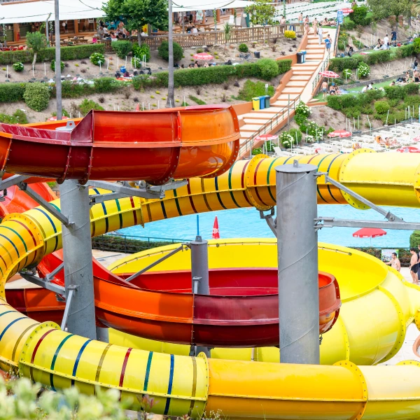 Aquatube, Space Hole e Compact Slide no Parque Aquático de Amarante