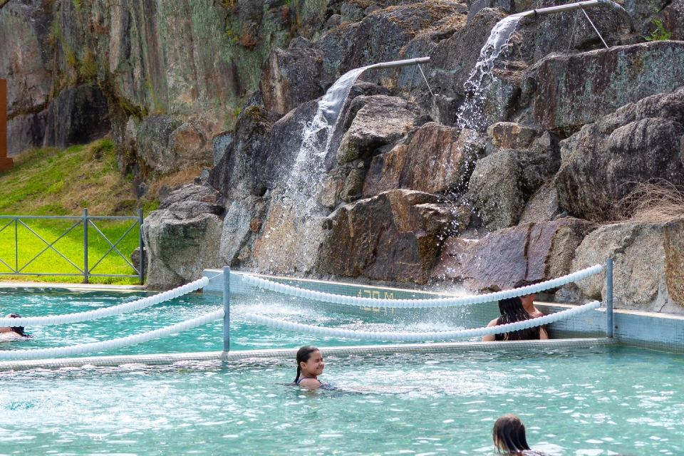 Piscina de Cascata no Parque Aquático de Amarante
