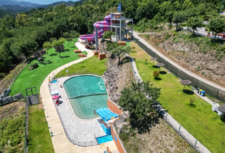 Espaços verdes do Parque Aquático de Amarante