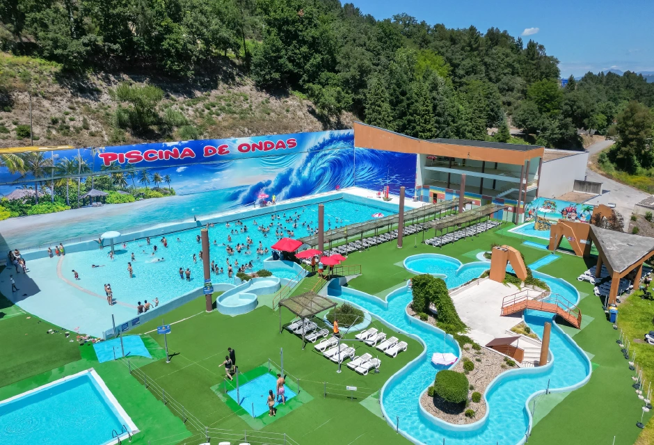 Complexo da piscina de ondas em Amarante